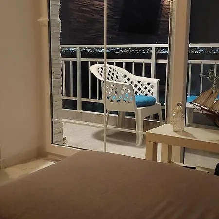 Lovely 1-bed In Perea Apartment