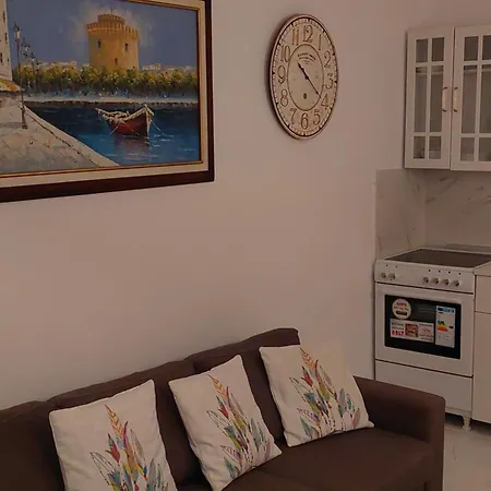 - Sleeps 2 - Parking - Balcony Apartment Peraia (Thessaloniki)