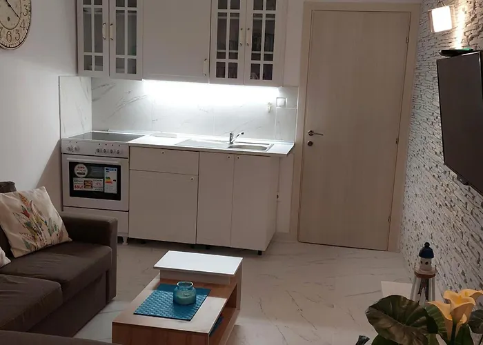 - Sleeps 2 - Parking - Balcony *