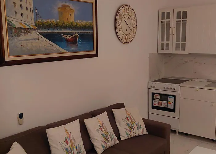 - Sleeps 2 - Parking - Balcony Apartment Peraia (Thessaloniki)