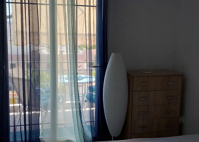 - Sleeps 2 - Parking - Balcony * Peraia (Thessaloniki)