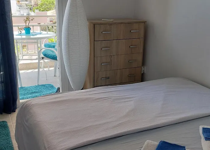 - Sleeps 2 - Parking - Balcony