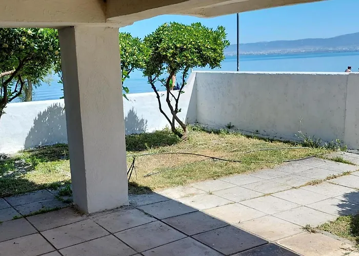 Apartment - Sleeps 2 - Parking - Balcony *